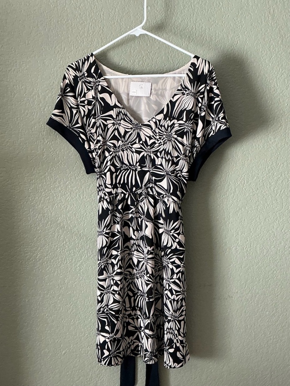 Black & White Floral V-Neck Midi Dress